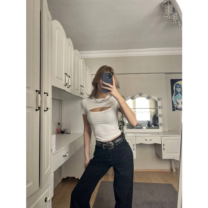 Beyaz Pencere Detay Crop