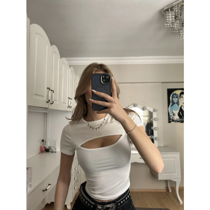 Beyaz Pencere Detay Crop