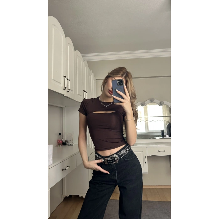 Kahverengi Pencere Detay Crop