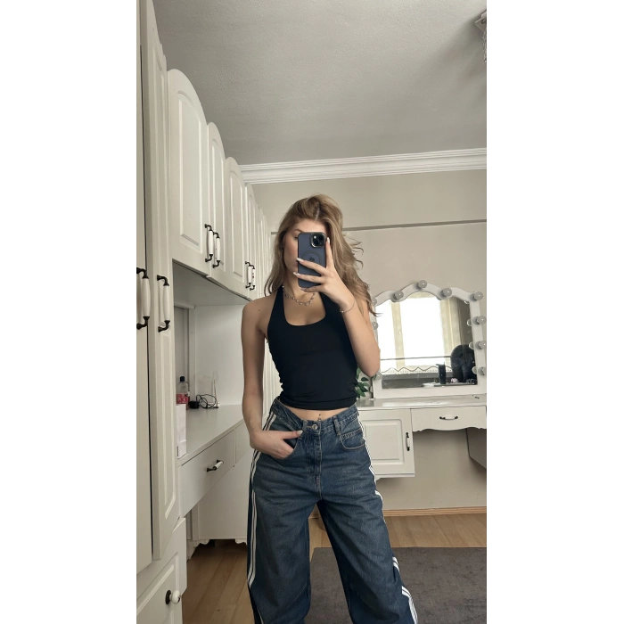 Siyah Boyundan Geçirmeli Crop