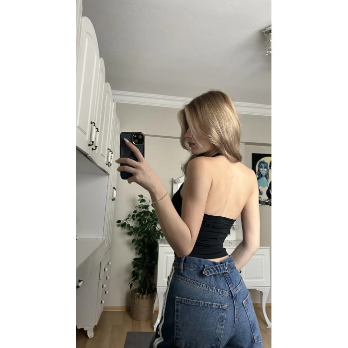 Siyah Boyundan Geçirmeli Crop