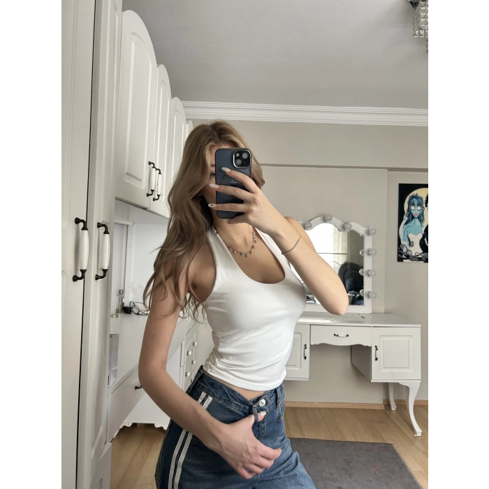 Beyaz Boyundan Geçirmeli Crop