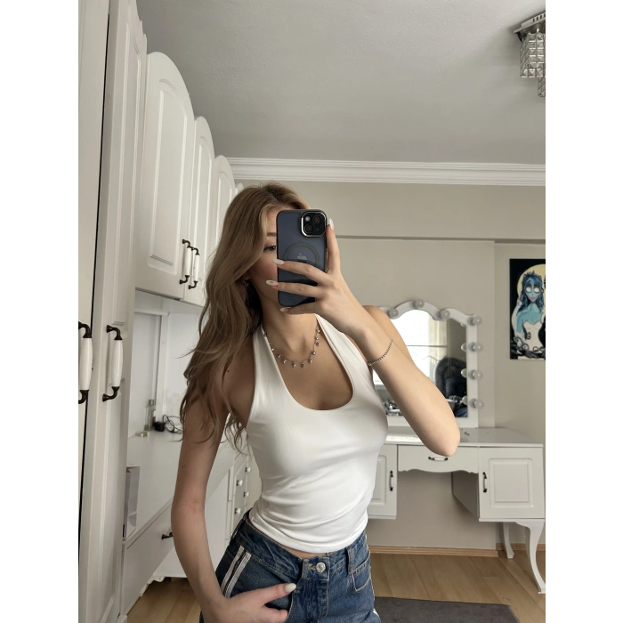 Beyaz Boyundan Geçirmeli Crop
