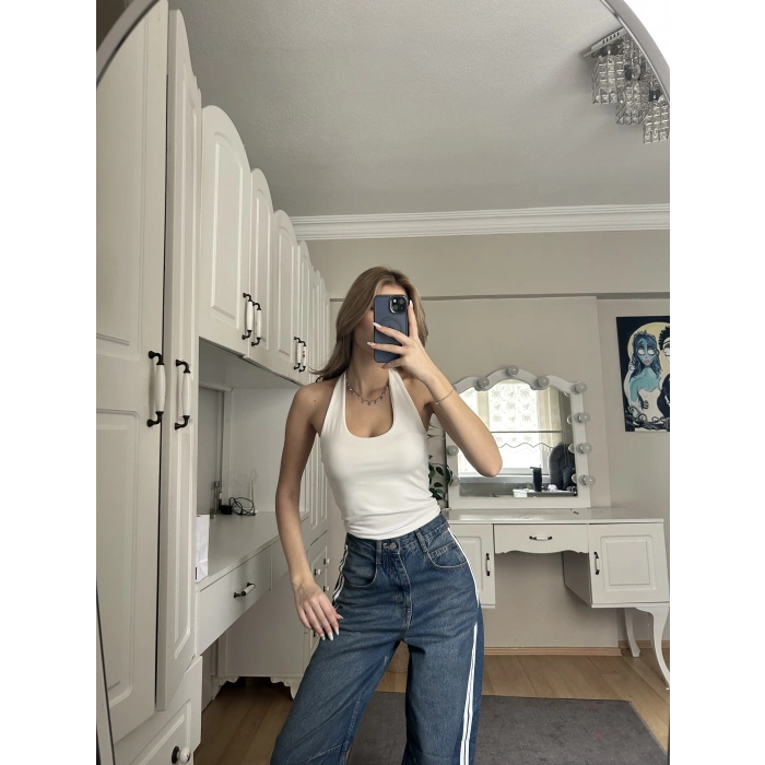 Beyaz Boyundan Geçirmeli Crop