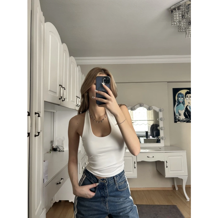 Beyaz Boyundan Geçirmeli Crop