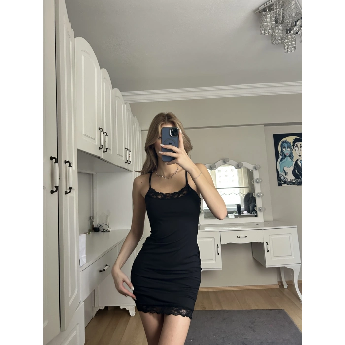 Siyah Askılı Dantelli Elbise