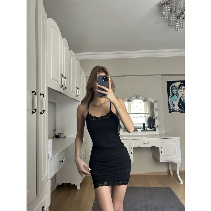 Siyah Askılı Dantelli Elbise