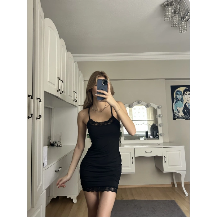 Siyah Askılı Dantelli Elbise