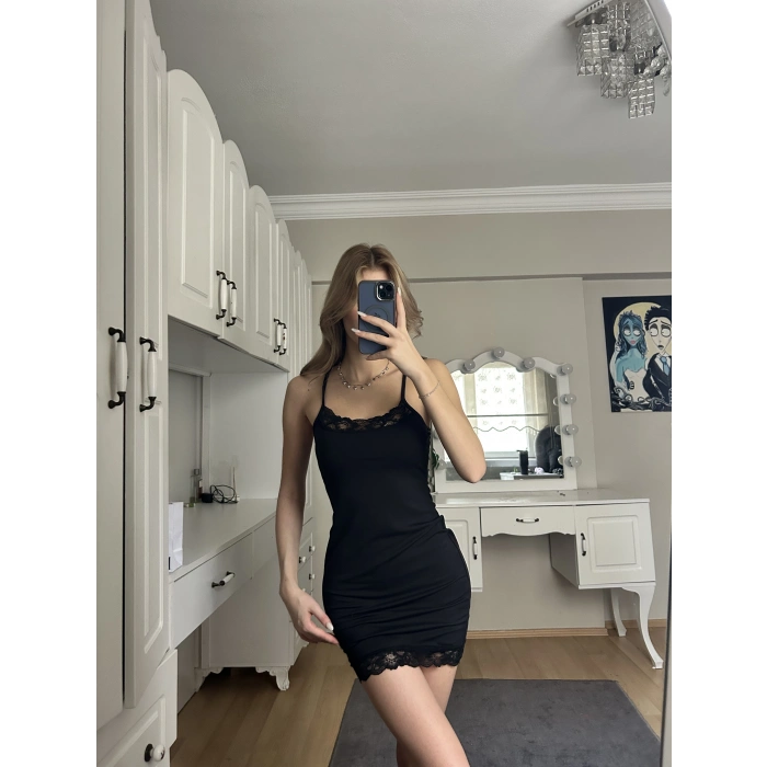 Siyah Askılı Dantelli Elbise