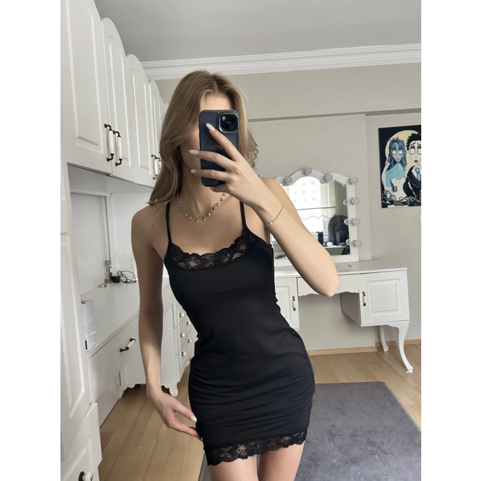 Siyah Askılı Dantelli Elbise