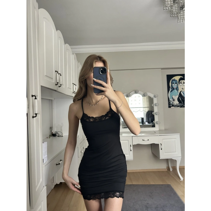 Siyah Askılı Dantelli Elbise