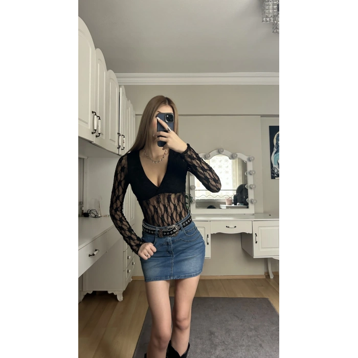Siyah Dantel Detay Bodysuit