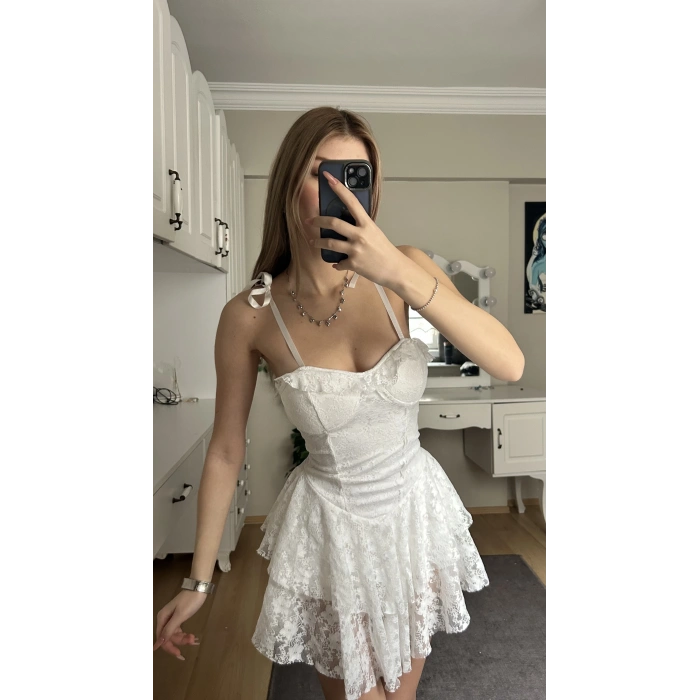 Beyaz Askılı Sırt Detay Prenses Elbise