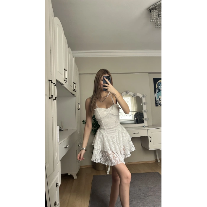 Beyaz Askılı Sırt Detay Prenses Elbise