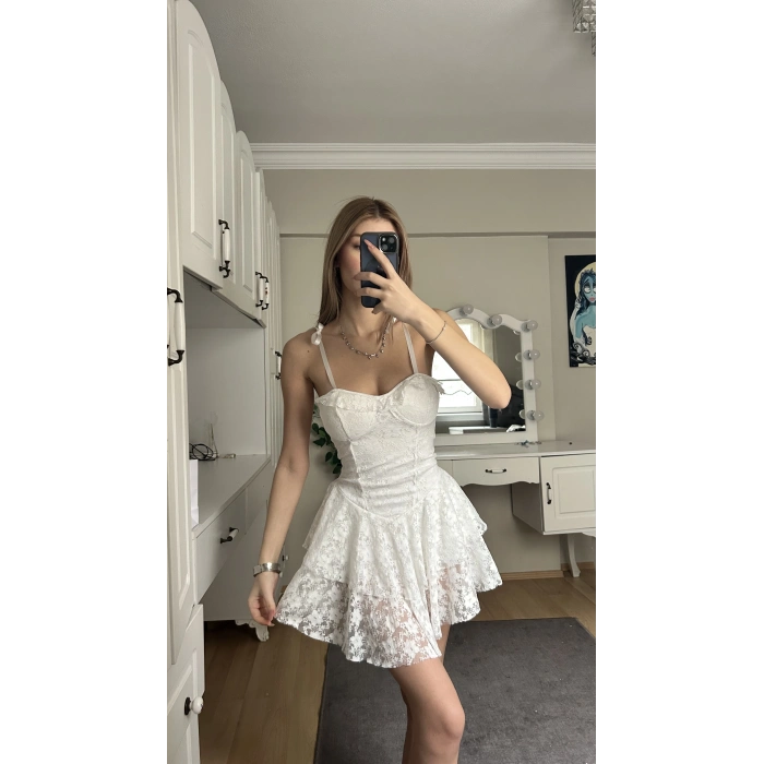 Beyaz Askılı Sırt Detay Prenses Elbise