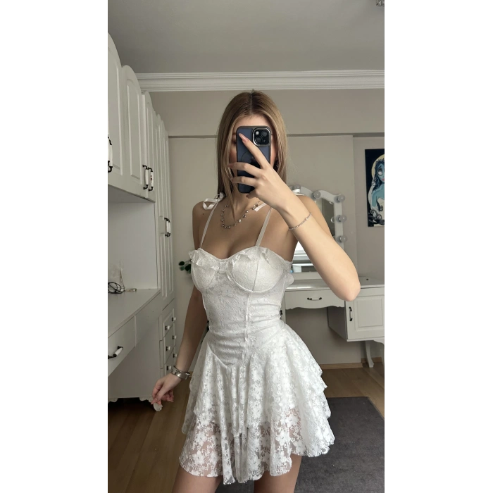 Beyaz Askılı Sırt Detay Prenses Elbise