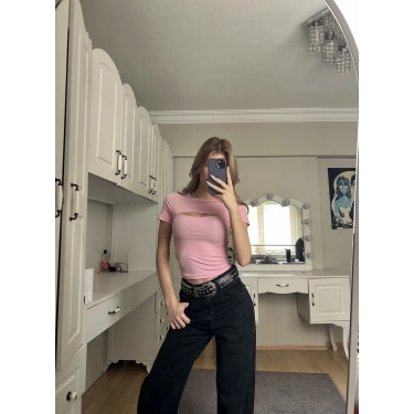 Pembe Pencere Detay Crop