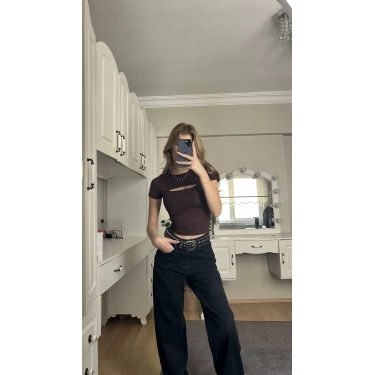 Kahverengi Pencere Detay Crop