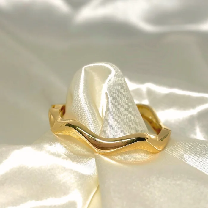 Dalgalı Şık Kelepçe Gold