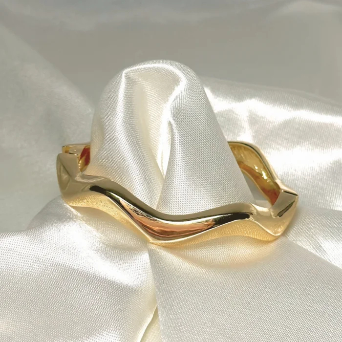 Dalgalı Şık Kelepçe Gold