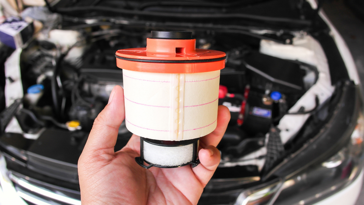 Araçta yakıt filtresi kontrolü ve bakım işlemi