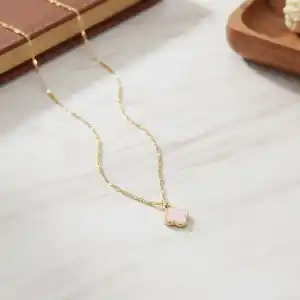 Pembe Yonca Model Kolye
