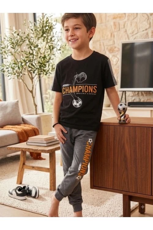 Siyah ve grili erkek çocuk pijama takımı