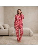 Kırmızı desenli önden düğmeli pijama takımı