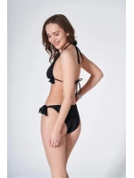 Siyah üçgen kesim bikini