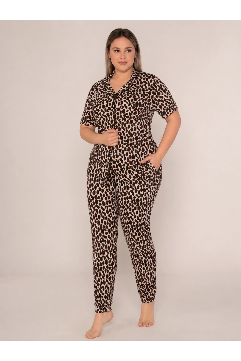 Büyük beden leopar desenli önden düğmeli %100 pamuk kadın pijama takımı
