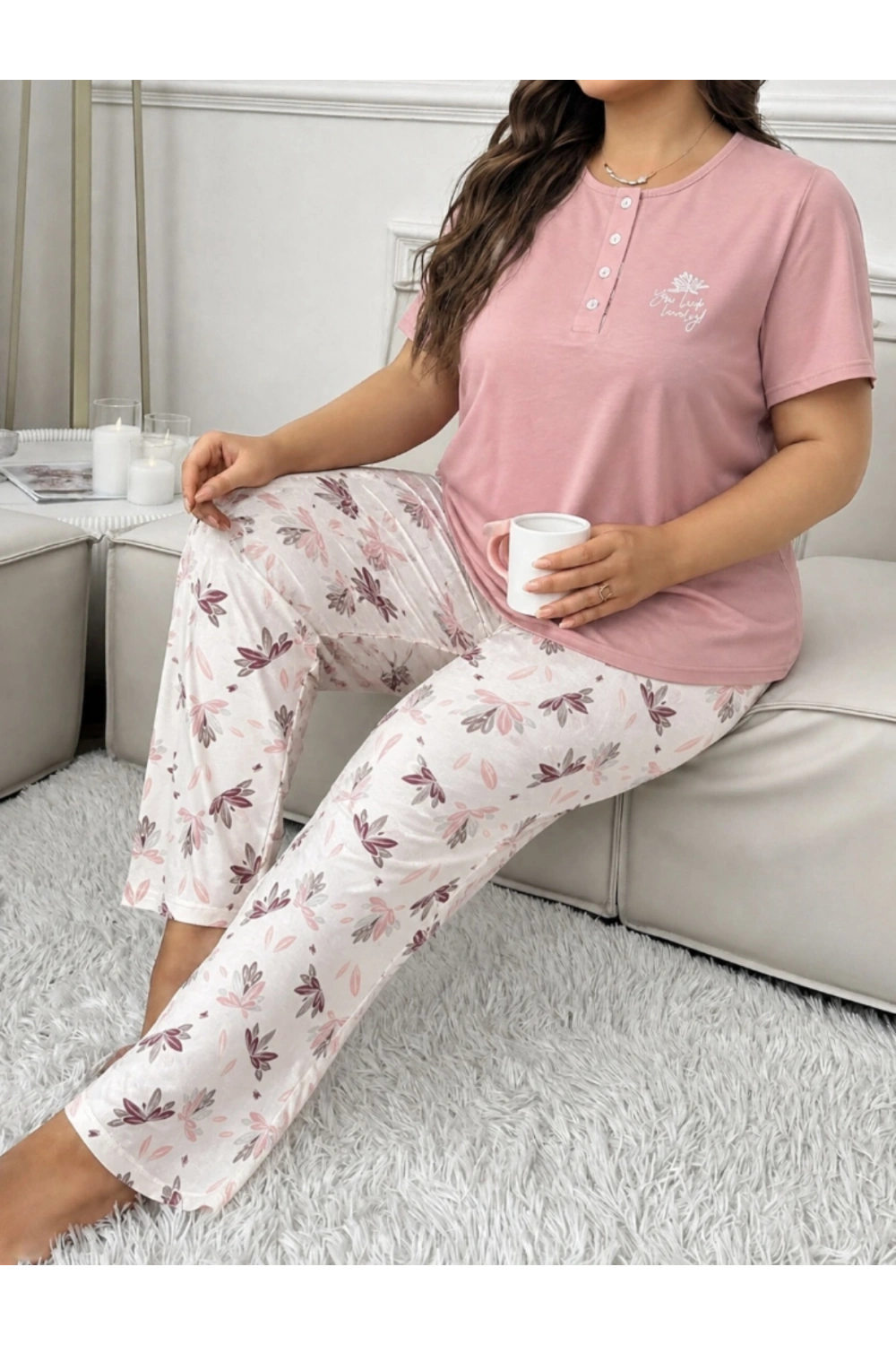 Büyük beden pembe çiçek desenli üç düğmeli %100 pamuk kadın pijama takımı