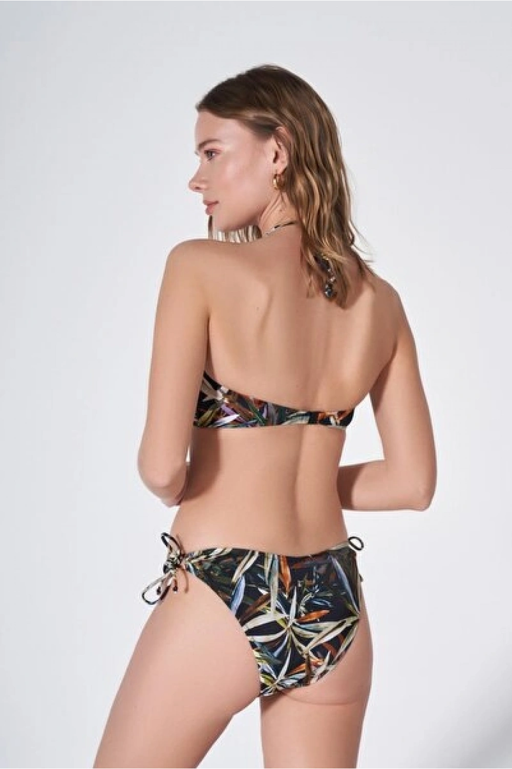 Çiçek desenli boyundan bağlamalı straplez bikini takımı