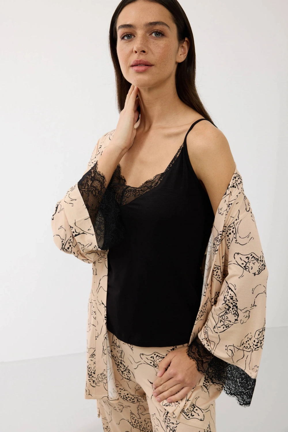 Dantel detaylı üçlü pijama takımı