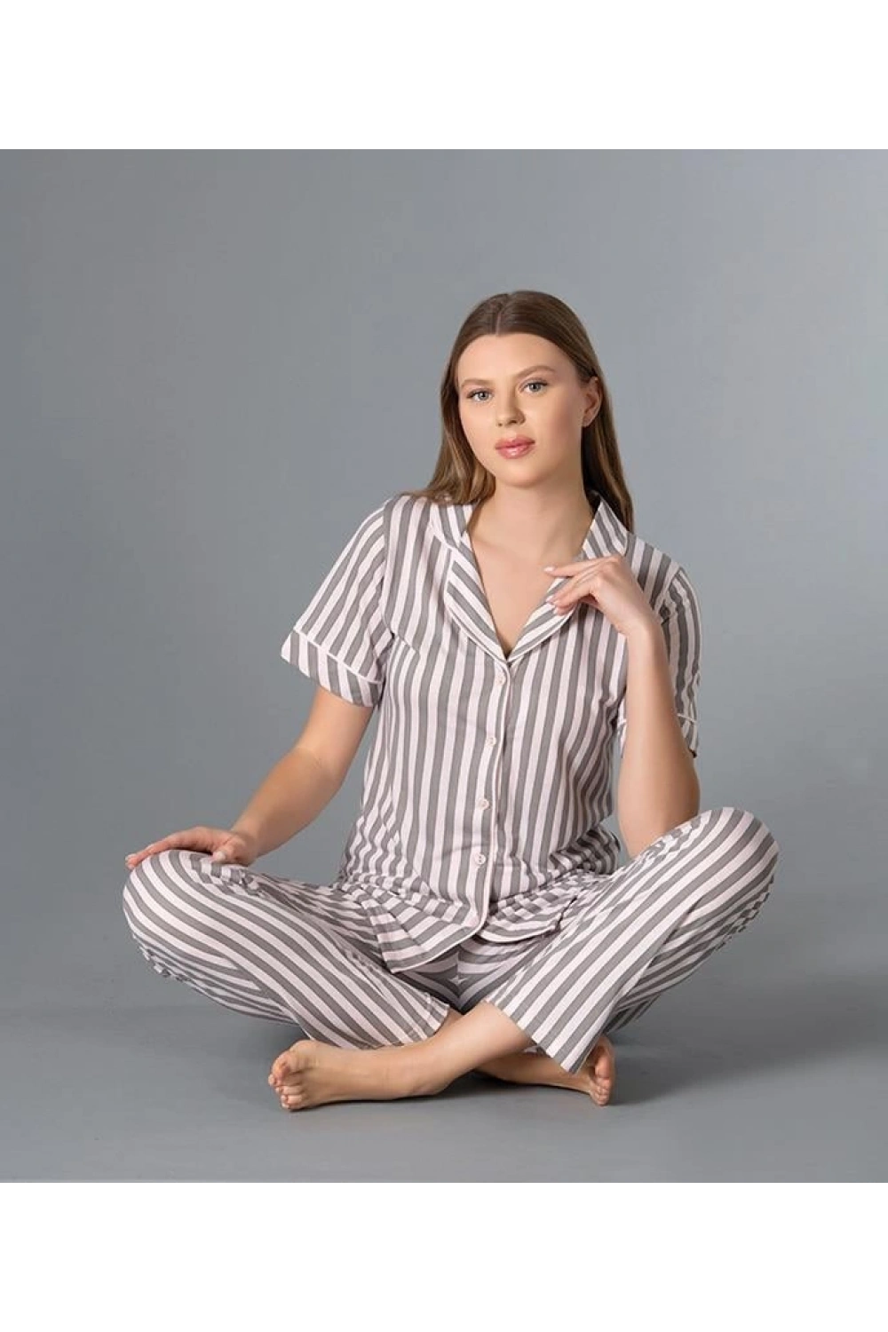 Kadın çizgili boydan düğmeli gri  pijama takımı