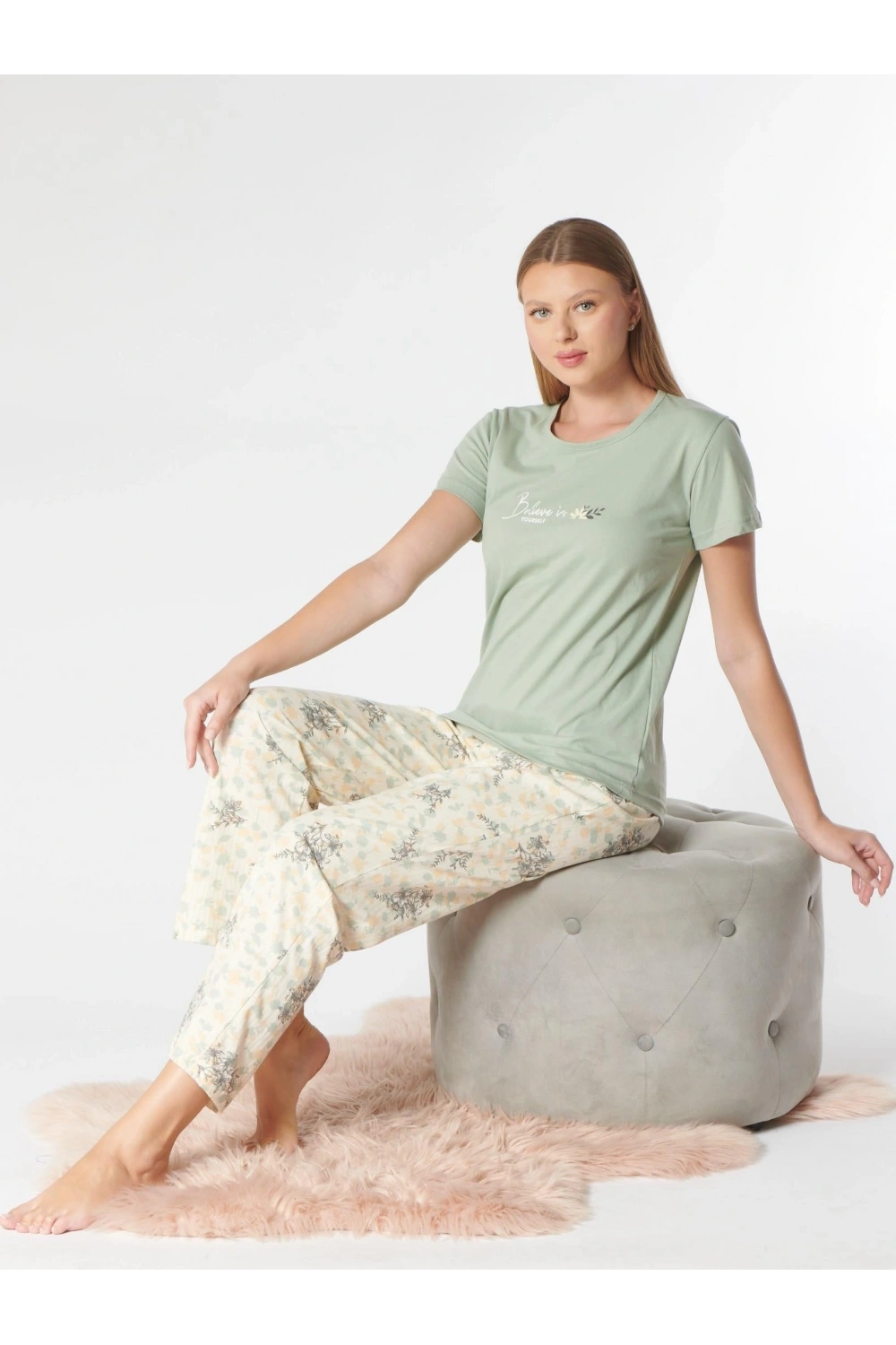 Kadın kısa kollu altı uzun yeşil pijama takımı