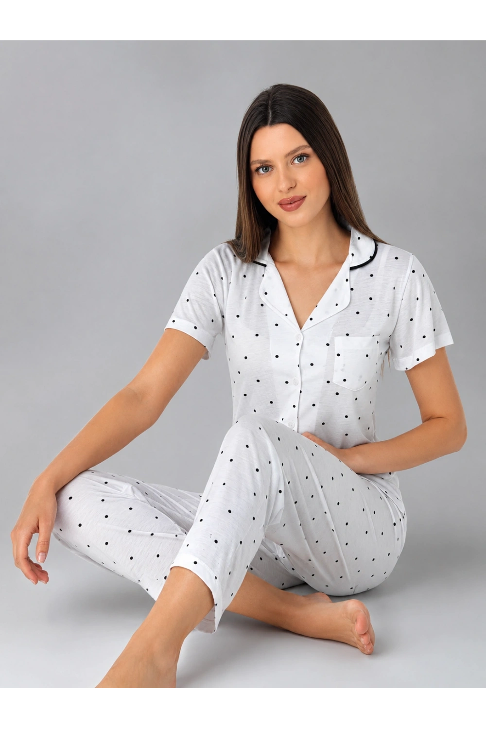 Kadın komple düğmeli beyaz siyah benek detaylı pijama takımı