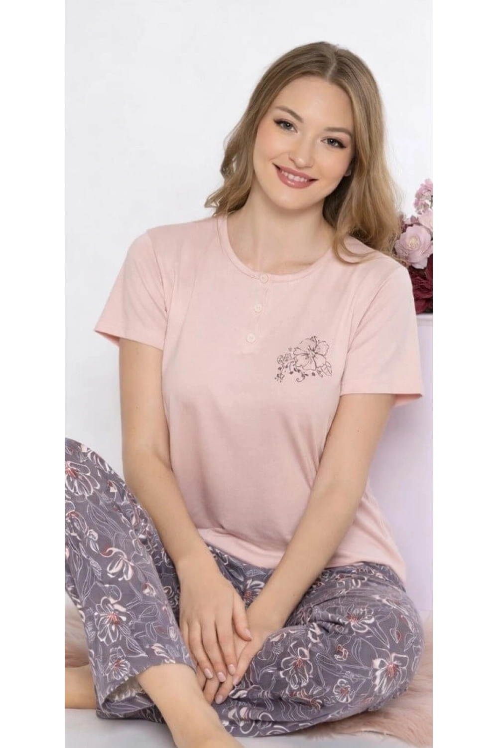 Pembe altı desenli kısa kollu pijama takımı