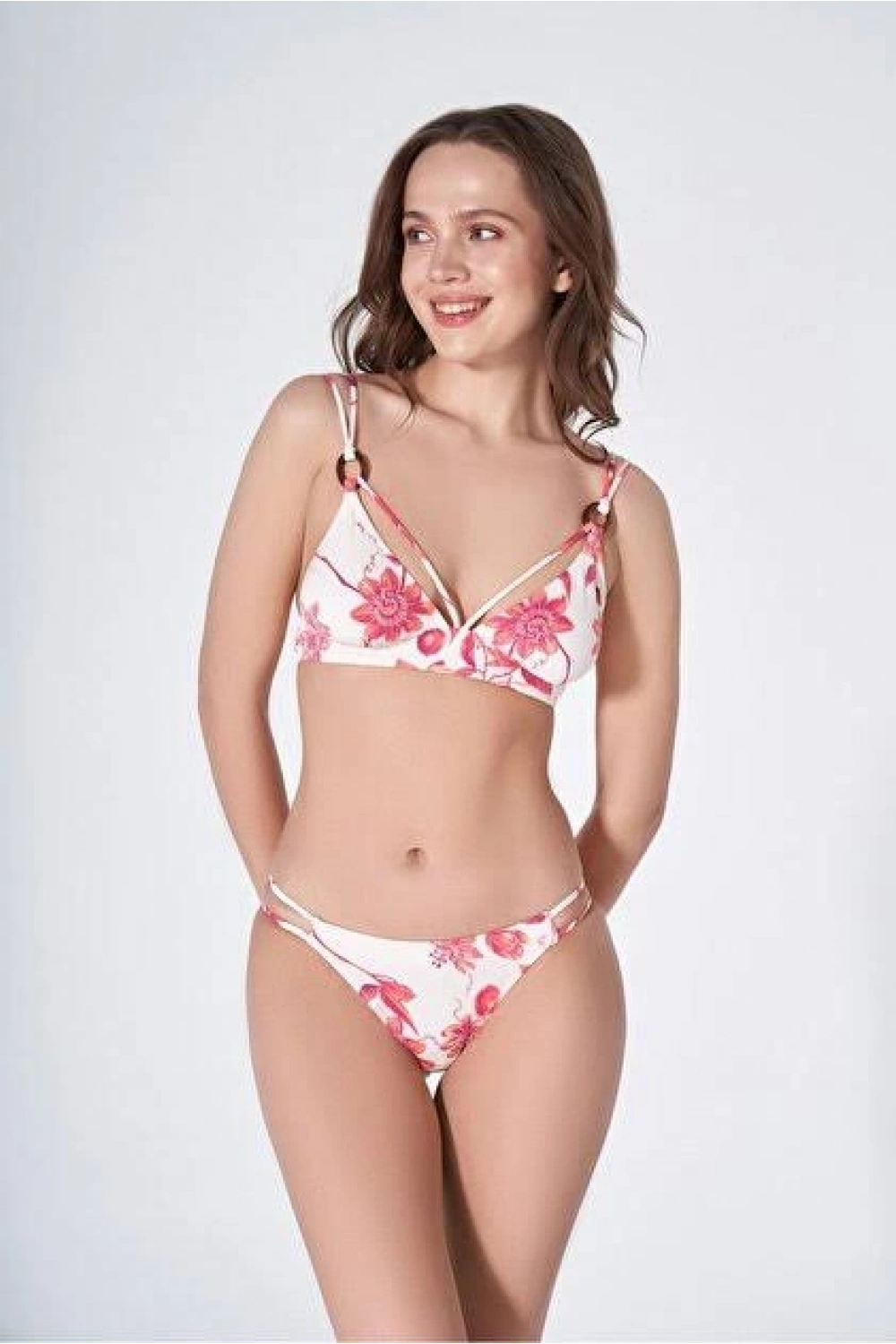 Pembe çiçekli bikini takımı