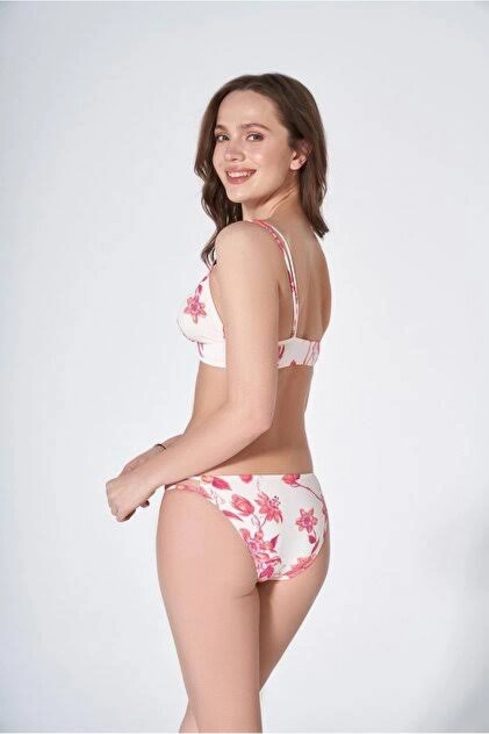 Pembe çiçekli bikini takımı