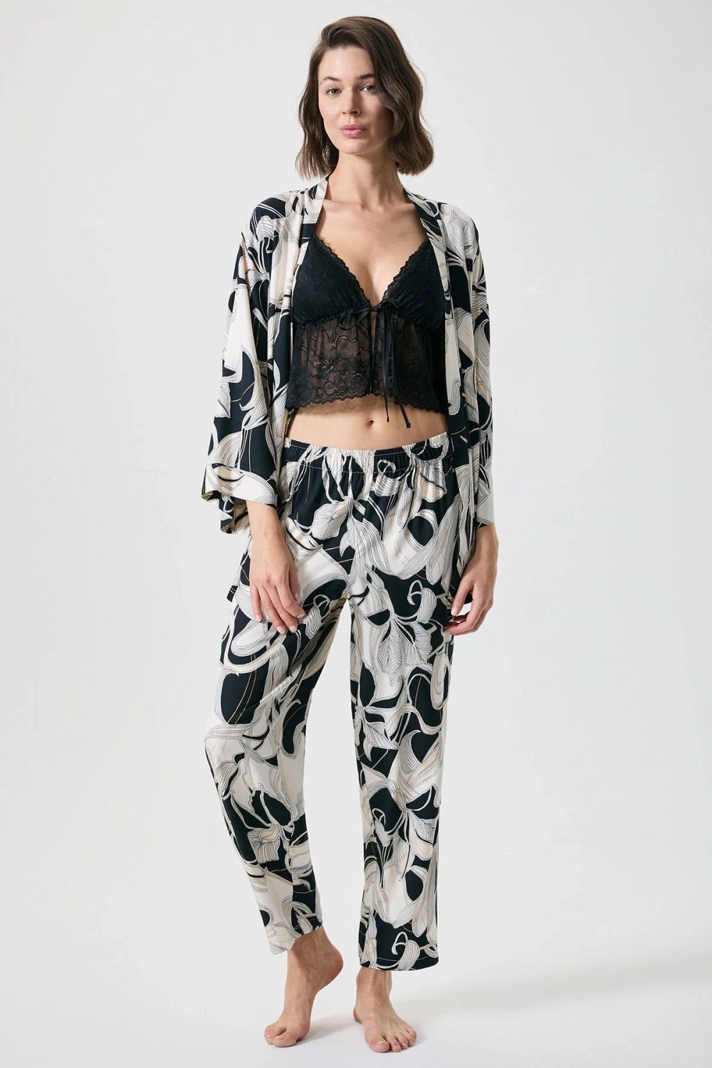 Penyemood Dantel büstiyerli üçlü sabahlık pijama takımı