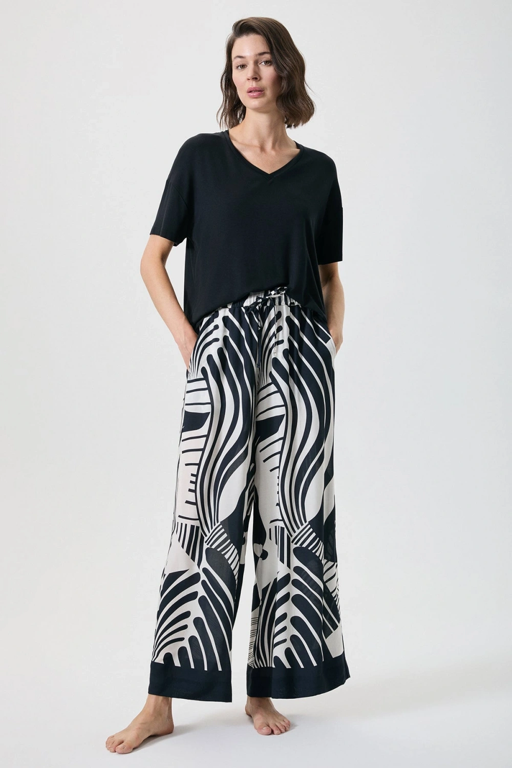 Penyemood Zebra desenli v yakalı geniş paça pantolon takmı