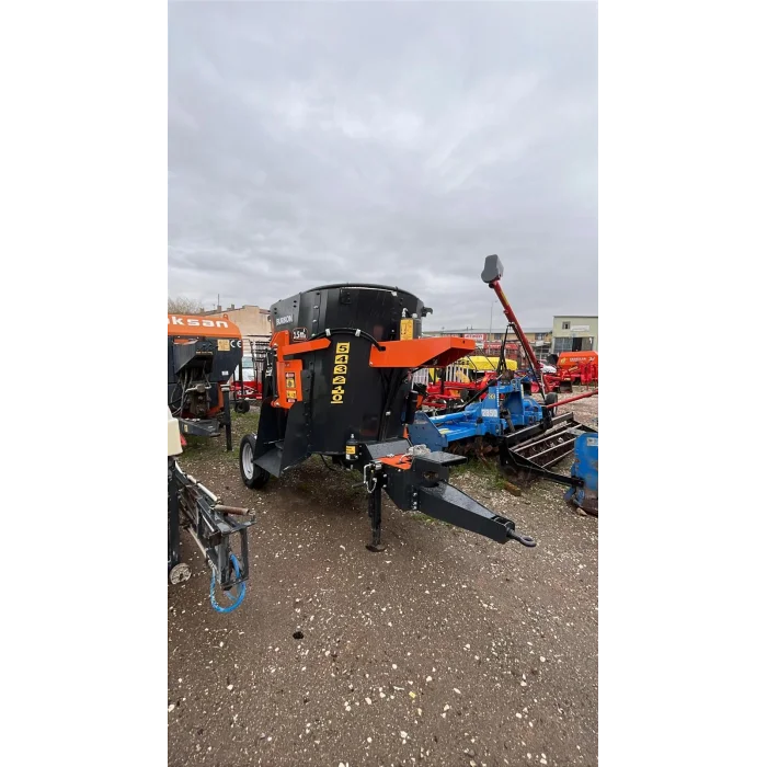 2,5 M3 ÇEKİLİR YEM KARMA MAKİNESİ