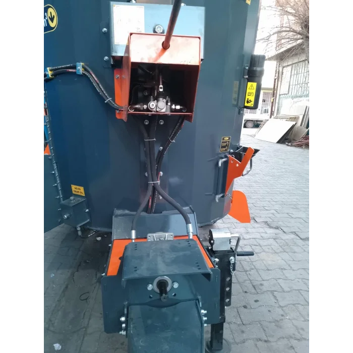 3 M3 ÇEKİLİR YEM KARMA MAKİNESİ