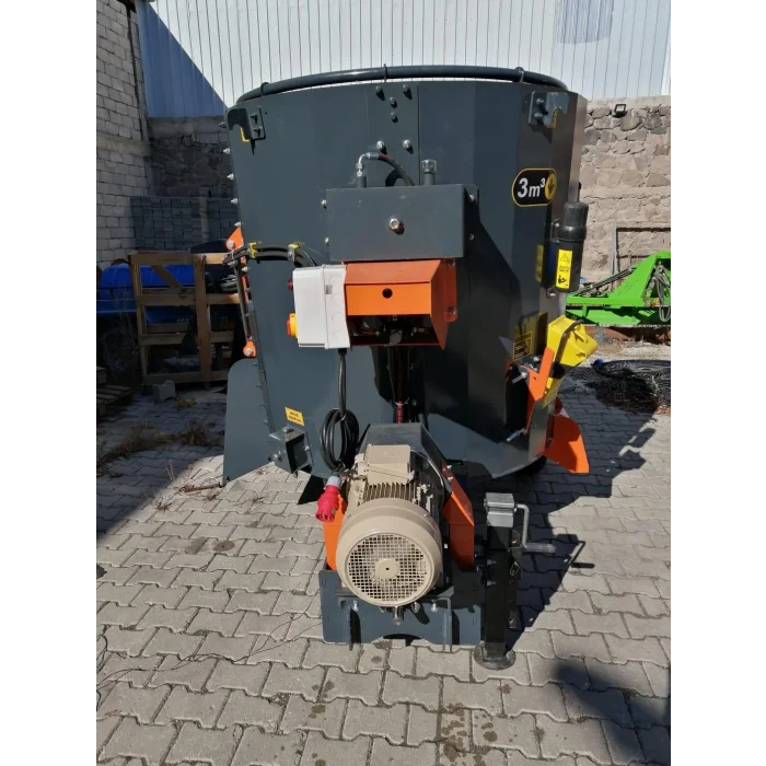 3 M3 ÇEKİLİR YEM KARMA MAKİNESİ ŞAFTLI - ELEKTRİKLİ