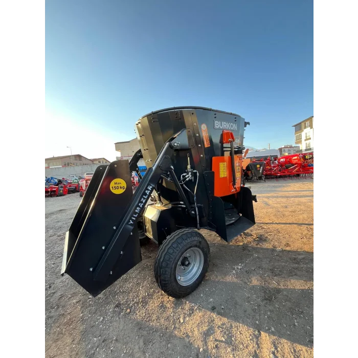 4 M3 ÇEKİLİR YEM KARMA MAKİNESİ