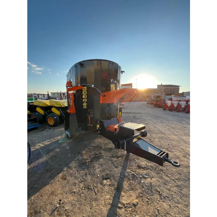 4 M3 ÇEKİLİR YEM KARMA MAKİNESİ