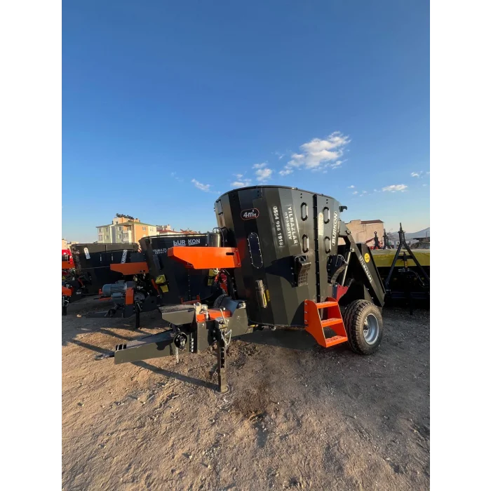 4 M3 ÇEKİLİR YEM KARMA MAKİNESİ