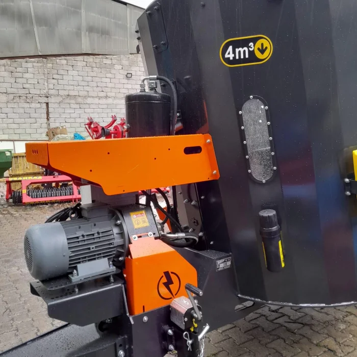 4 M3 ÇEKİLİR YEM KARMA MAKİNESİ ŞAFTLI - ELEKTRİKLİ