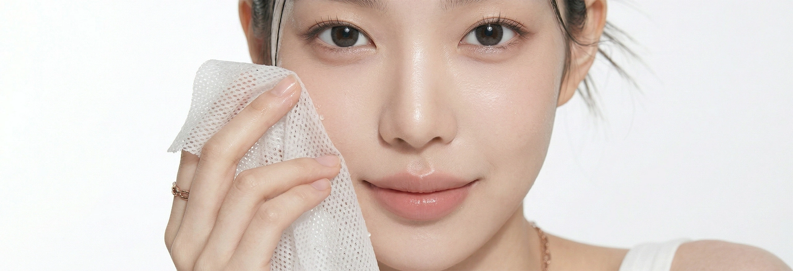 Clean Pores. Prep Skin. Boost Absorption.