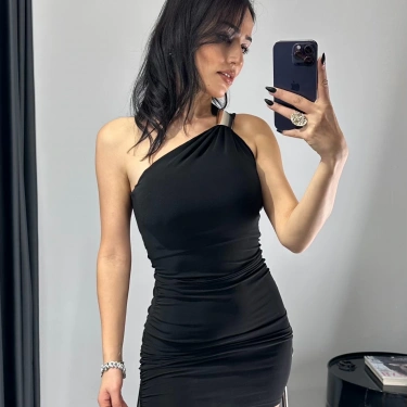 Omuz Aksesuarlı Mini Elbise